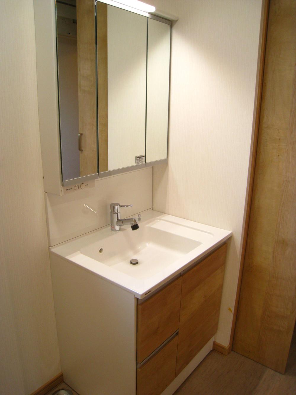 Wash basin, toilet. kitchen ・ Washbasins to suit the floor and specifications are coordinated (Panasonic)