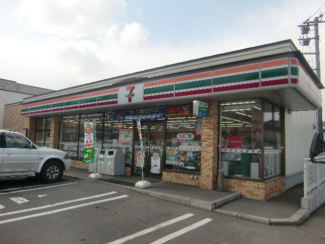 Convenience store. Seven-Eleven Sapporo Miyanosawa Article 2 store up (convenience store) 52m