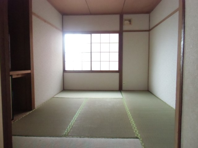 Other room space. 6 Pledge of Japanese-style room! There is also a storage! 