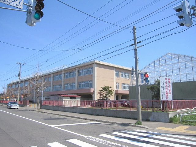 Primary school. 593m to Sapporo municipal new Ling Elementary School (elementary school)