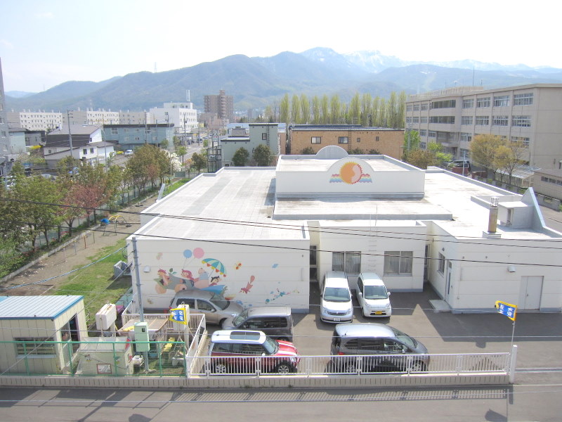 kindergarten ・ Nursery. Sapporo City Inazumi kindergarten (kindergarten ・ 89m to the nursery)