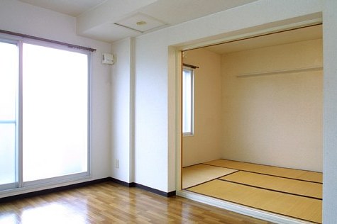 Kitchen. Cleaning being completed in a very beautiful ヽ (^ o ^) 丿