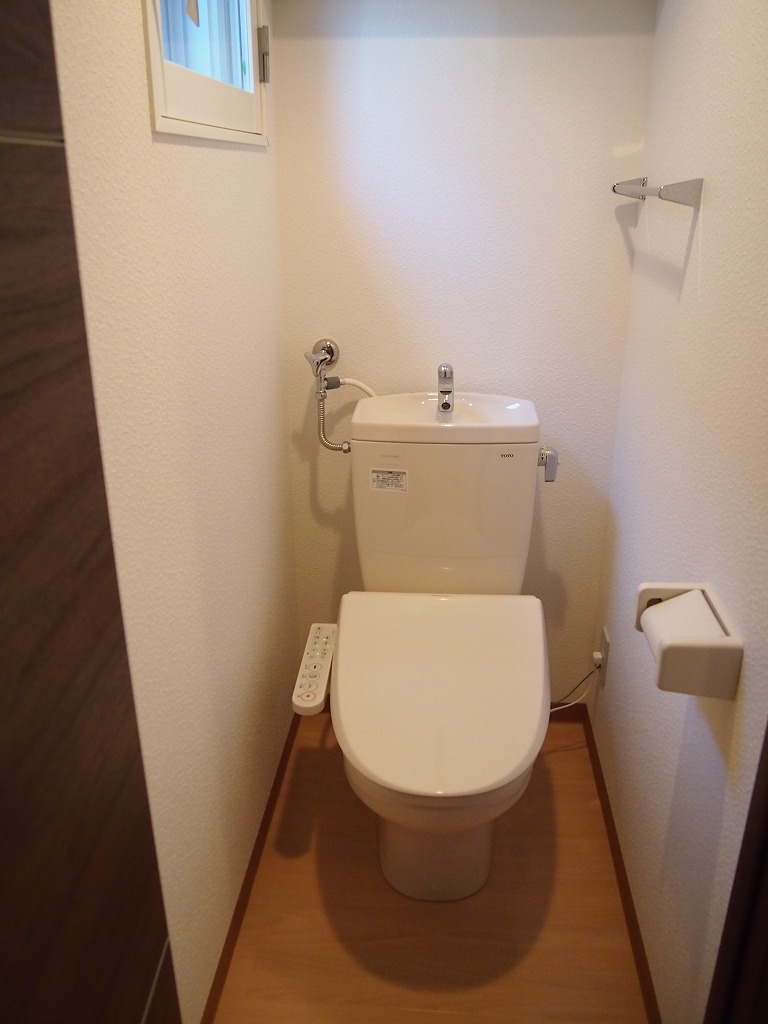 Toilet. Of course with Washlet! !