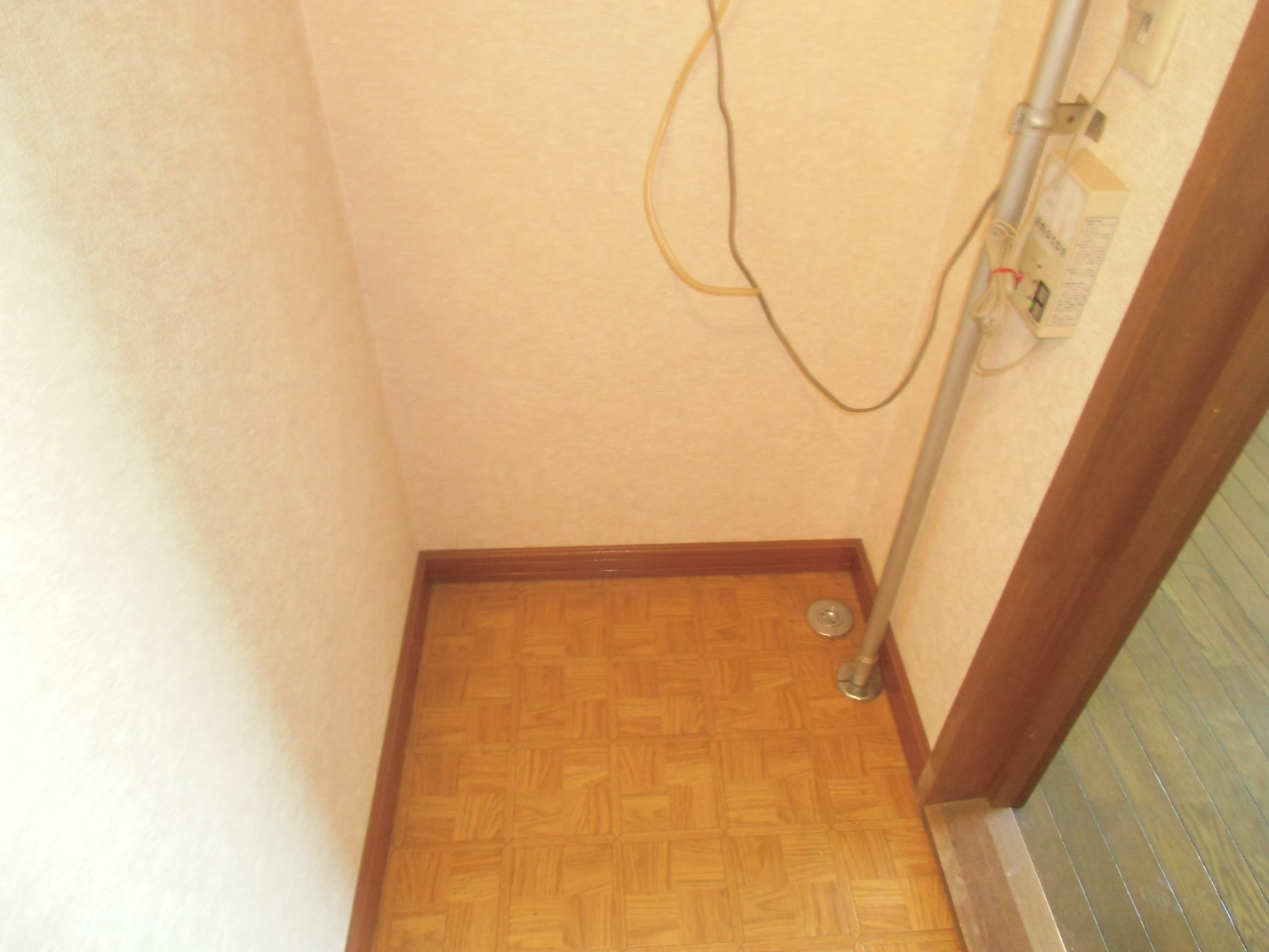 Receipt. It is the Laundry Area. Shot put if it looks clean ☆