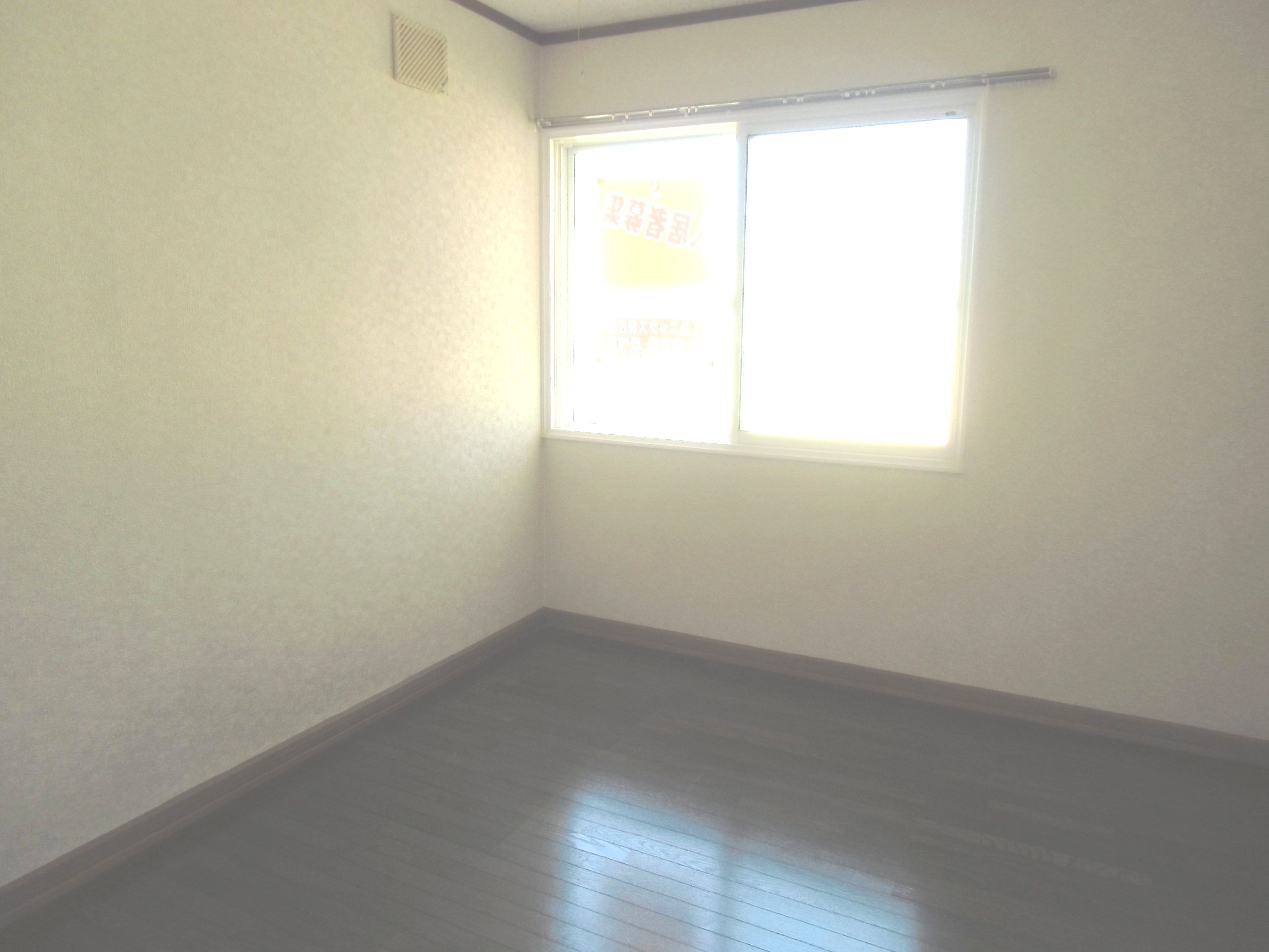 Living and room. Sunny Western-style. Breadth also enough!