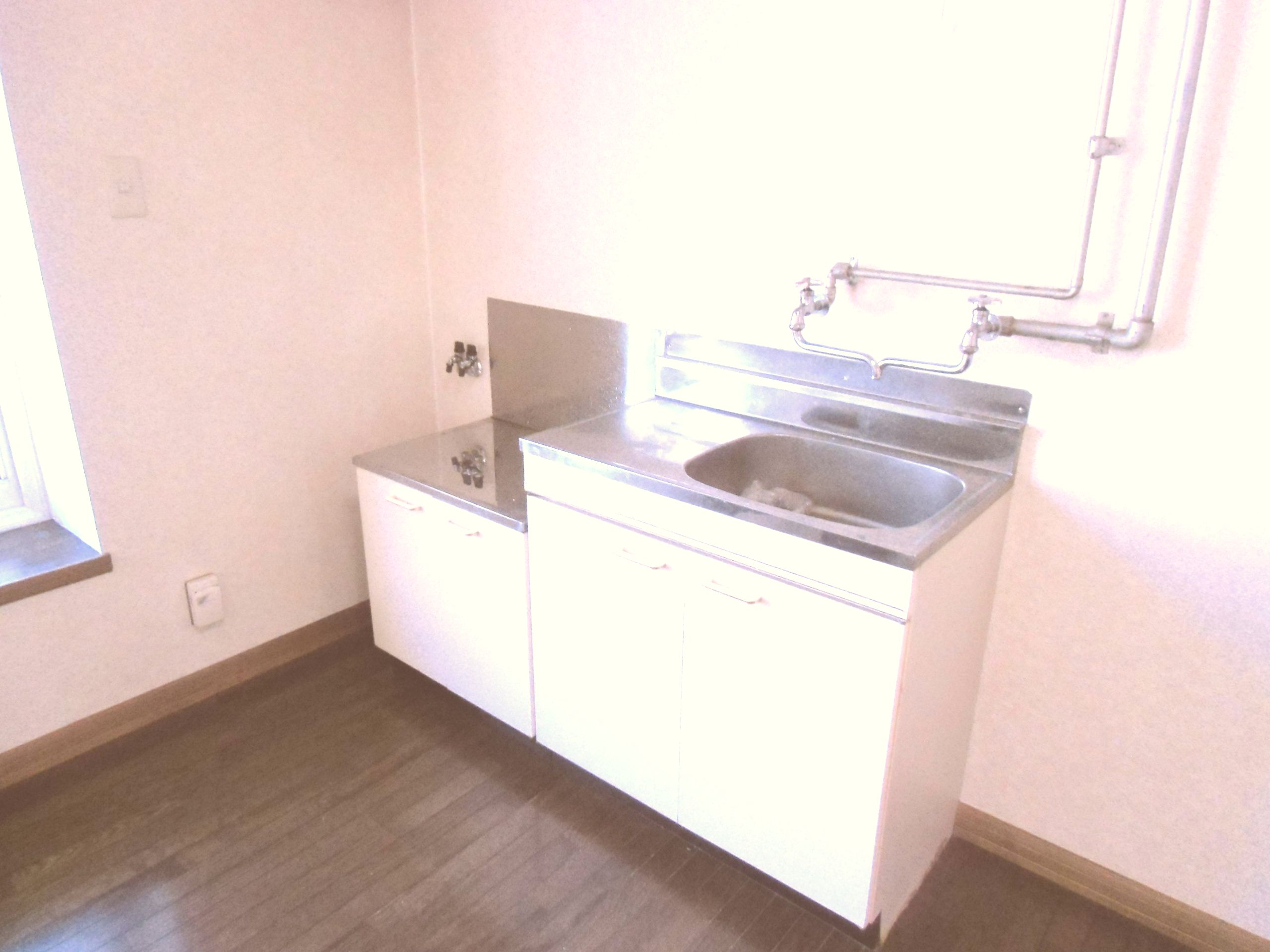 Kitchen. Kitchen! Since the window feeling is good