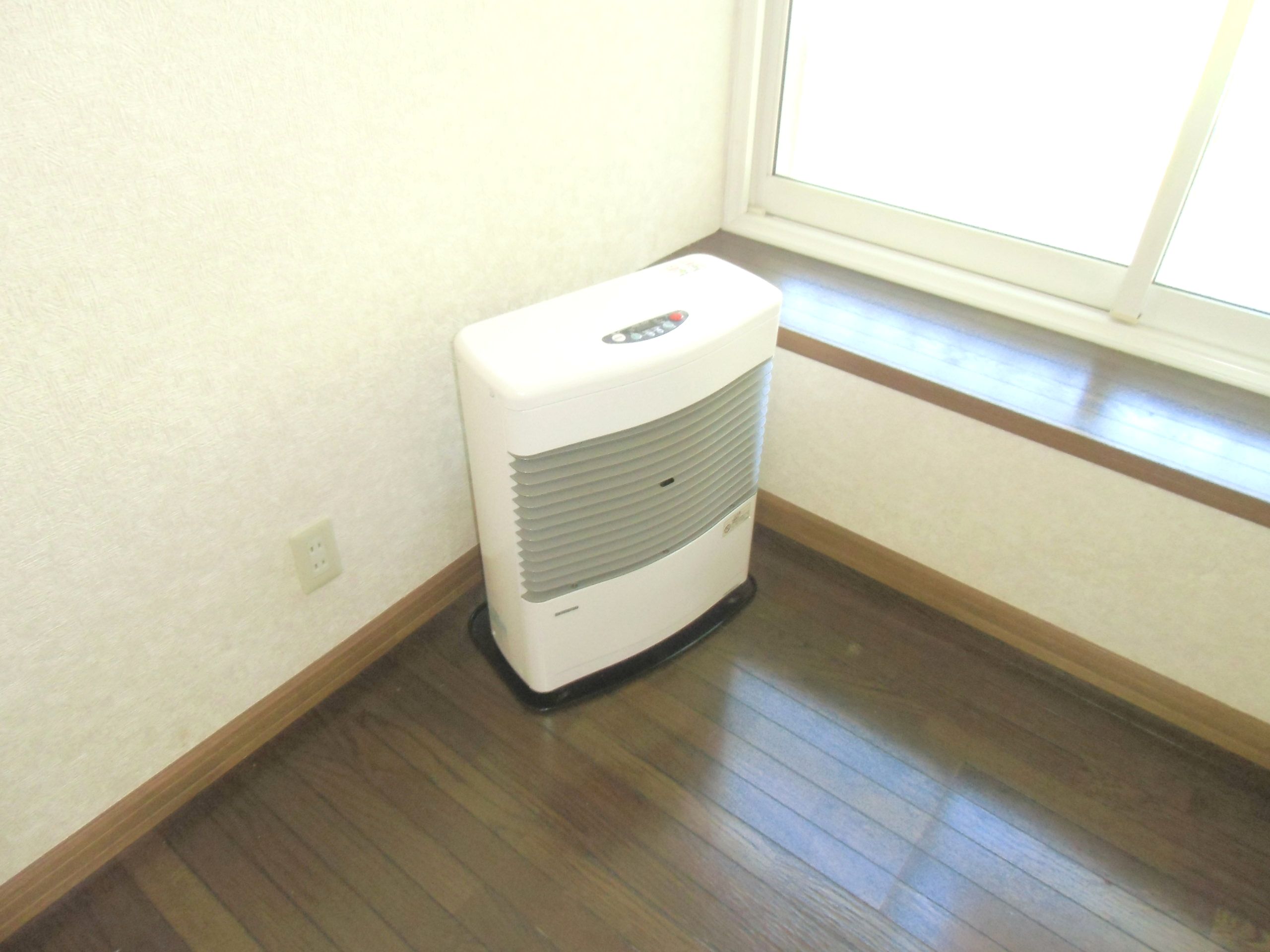Other Equipment. Is heating appliances. Warmth enough and compact! It does not take place