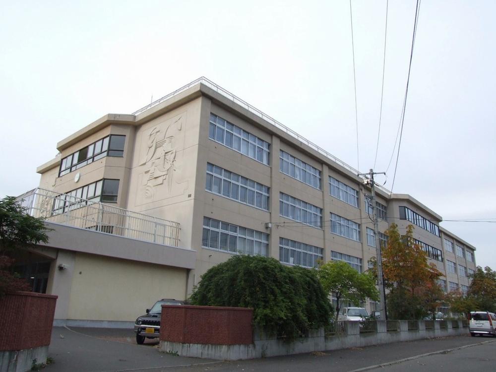 Junior high school. 376m to Sapporo Municipal Inazumi junior high school