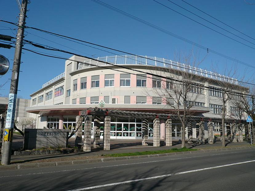 Primary school. 525m to Sapporo Municipal Hoshioki Higashi elementary school (elementary school)