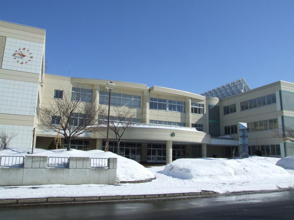 Junior high school. 1200m to Sapporo Municipal Inazumi junior high school