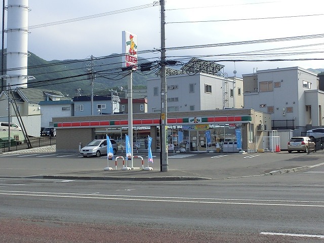 Convenience store. Thanks Sapporo Tomigaoka Article 3 store up (convenience store) 593m