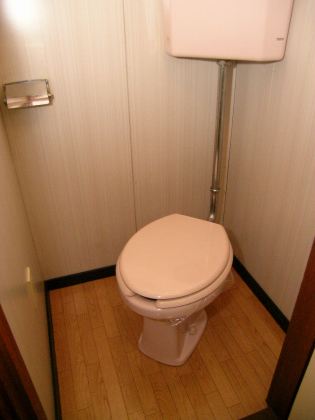 Toilet. Warm water washing toilet seat mounting is possible