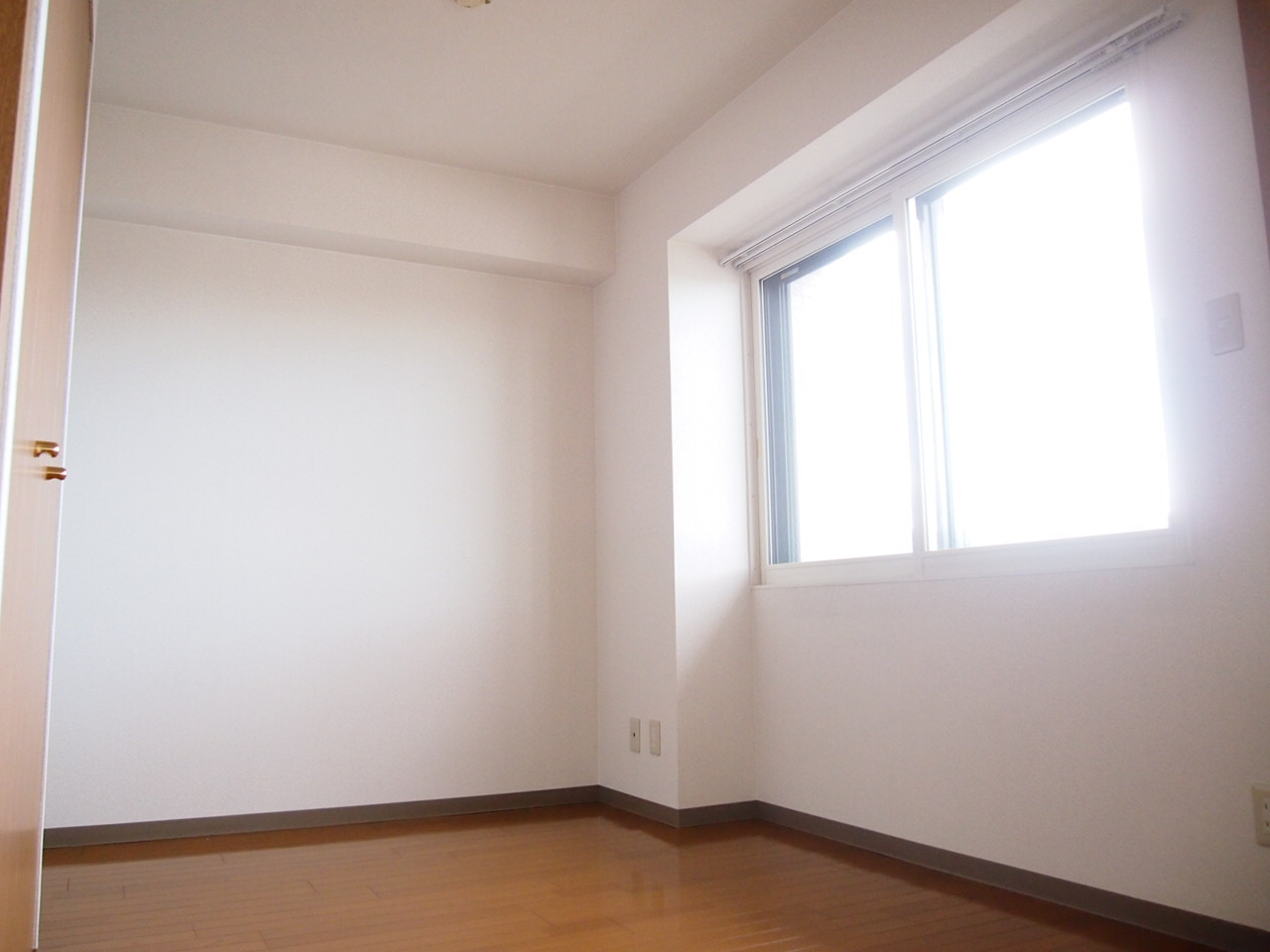 Other room space. It is north-facing Western-style! 