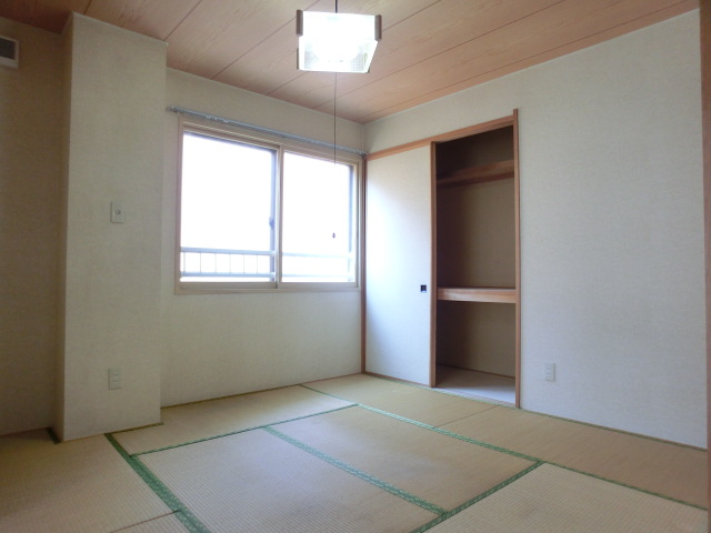 Other room space. It is spacious Japanese-style