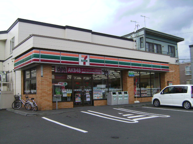 Convenience store. Seven-Eleven Sapporo Nishimiyanosawa store up (convenience store) 434m