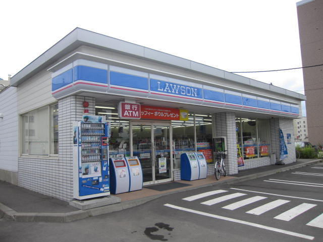 Convenience store. 800m until Lawson Sapporo Nishimiyanosawa Article 4 store (convenience store)