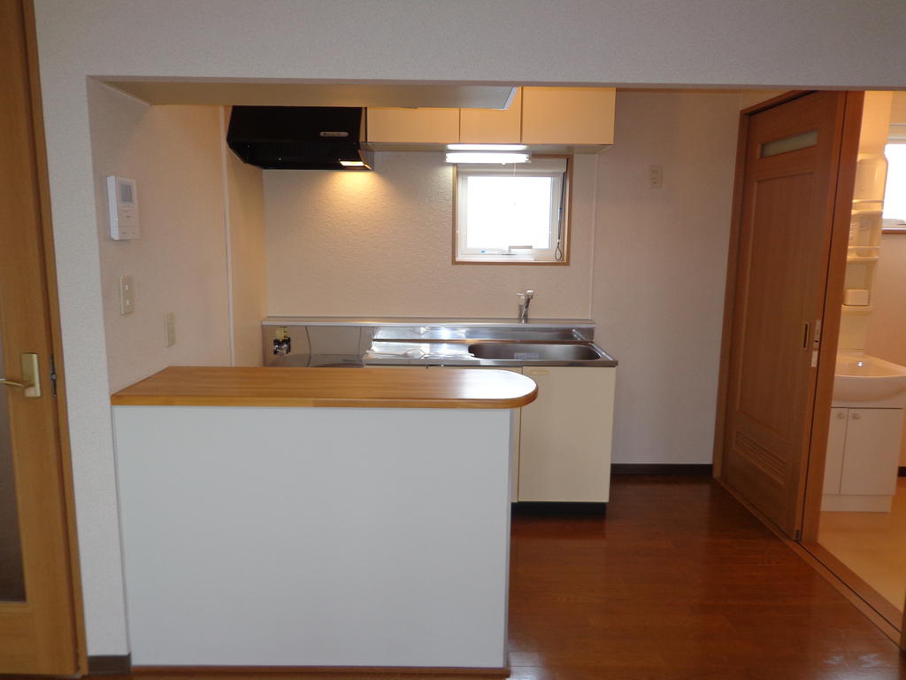 Other room space. It can be used in the kitchen independent spacious also living! 