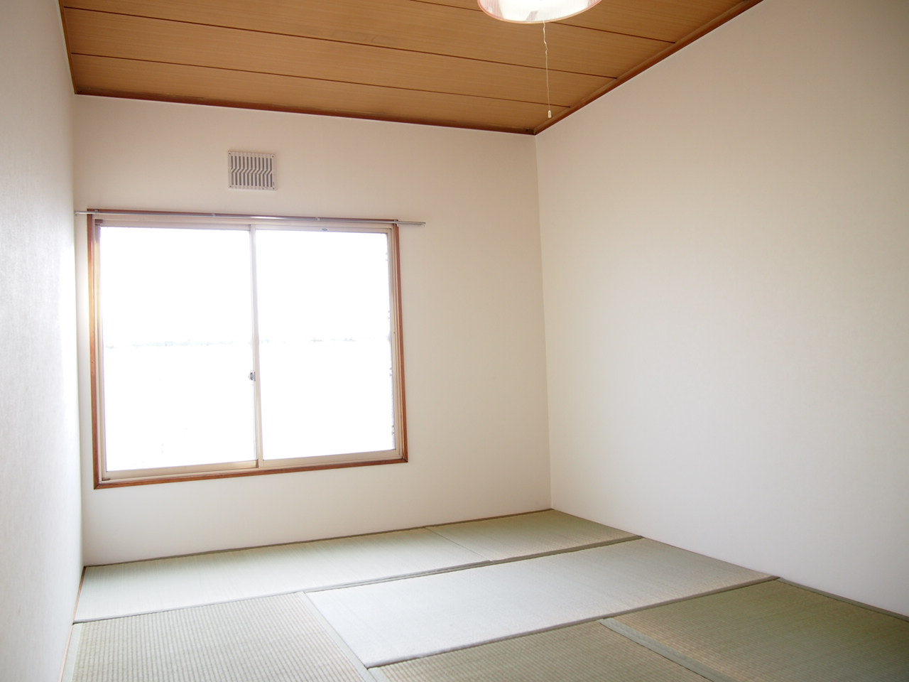 Other room space. Japanese-style room is also a south-facing! 