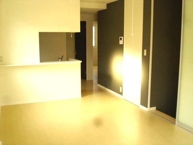 Living and room. Sunny spacious living ヽ (^ o ^) 丿