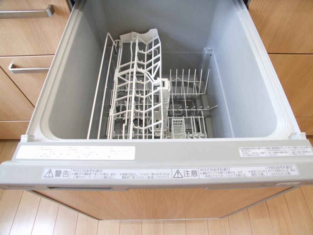 Other Equipment. Built-in type convenient dishwasher does not take place after a meal after clean up. With power eradication mist function