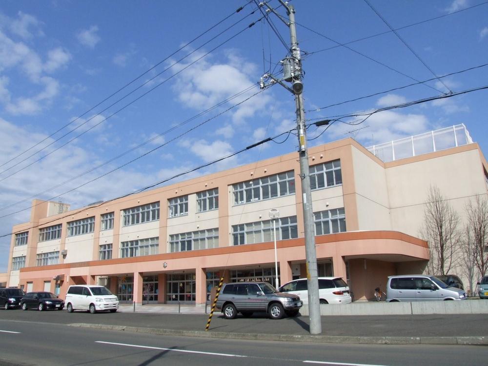 Junior high school. 323m to Sapporo Municipal Hoshioki junior high school