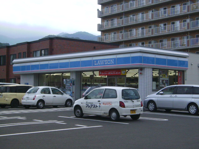Convenience store. Lawson Teine-ku, Sapporo Hoshiokiichijo store up (convenience store) 760m