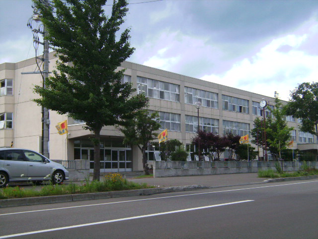 Primary school. 650m to Sapporo City Teine north elementary school (elementary school)