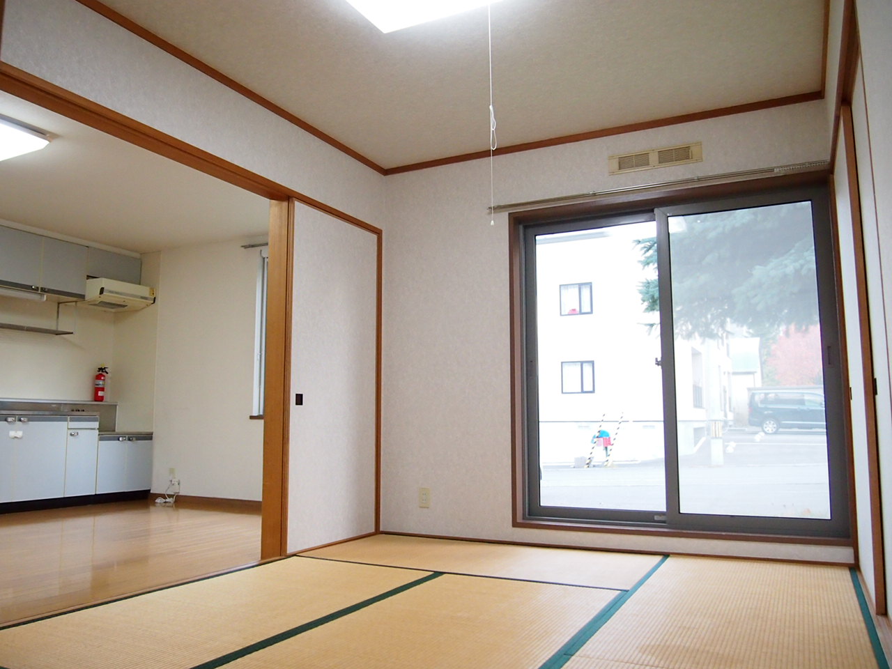 Other room space. Next to the Japanese-style room is also a south-facing! 