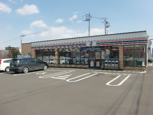 Convenience store. Seven-Eleven Sapporo Teineyamaguchi store up (convenience store) 220m