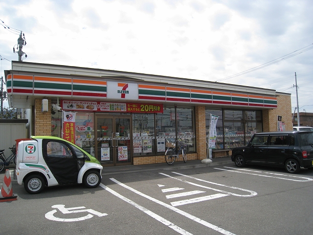 Convenience store. Seven-Eleven Sapporo Shinhatsusamu Article 4 store up to (convenience store) 65m