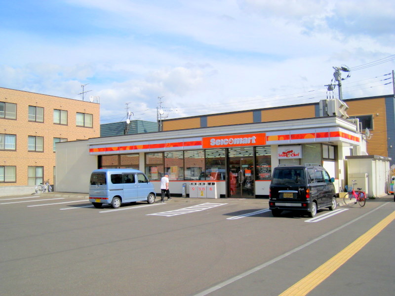 Convenience store. Seicomart Maeda Article 1 store up (convenience store) 481m
