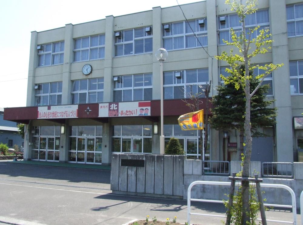 Primary school. 850m to Sapporo City Maeda North Elementary School