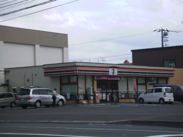 Convenience store. Seven-Eleven Sapporo Hoshioki Article 2 store up (convenience store) 237m
