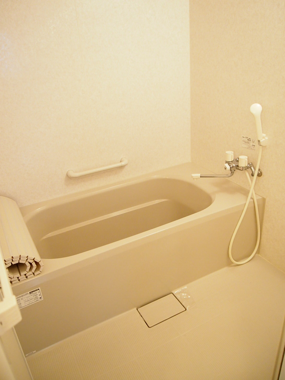 Bath. Spacious 1 tsubo bathroom! 