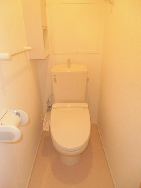 Toilet. Toilet is also wide! With a convenient storage! 