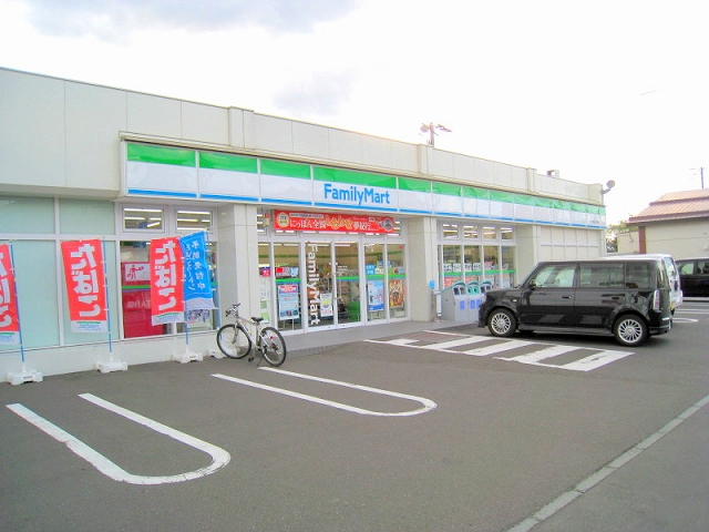 Convenience store. FamilyMart Sapporo Maeda Article 5 store up (convenience store) 1229m