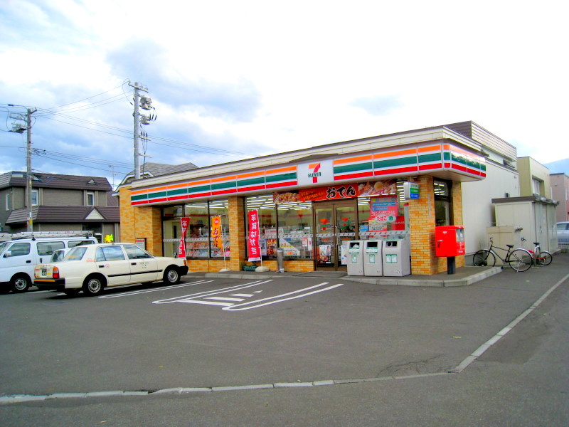 Convenience store. Seven-Eleven Sapporo Maeda Article 8 store up (convenience store) 500m