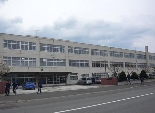 Junior high school. 421m to Sapporo Municipal Maeda junior high school (junior high school)