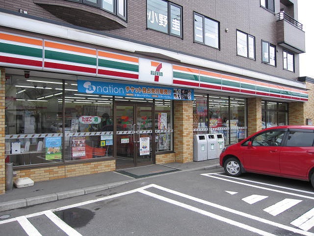 Convenience store. Seven-Eleven Sapporo Tomigaoka Article 1 store up (convenience store) 410m