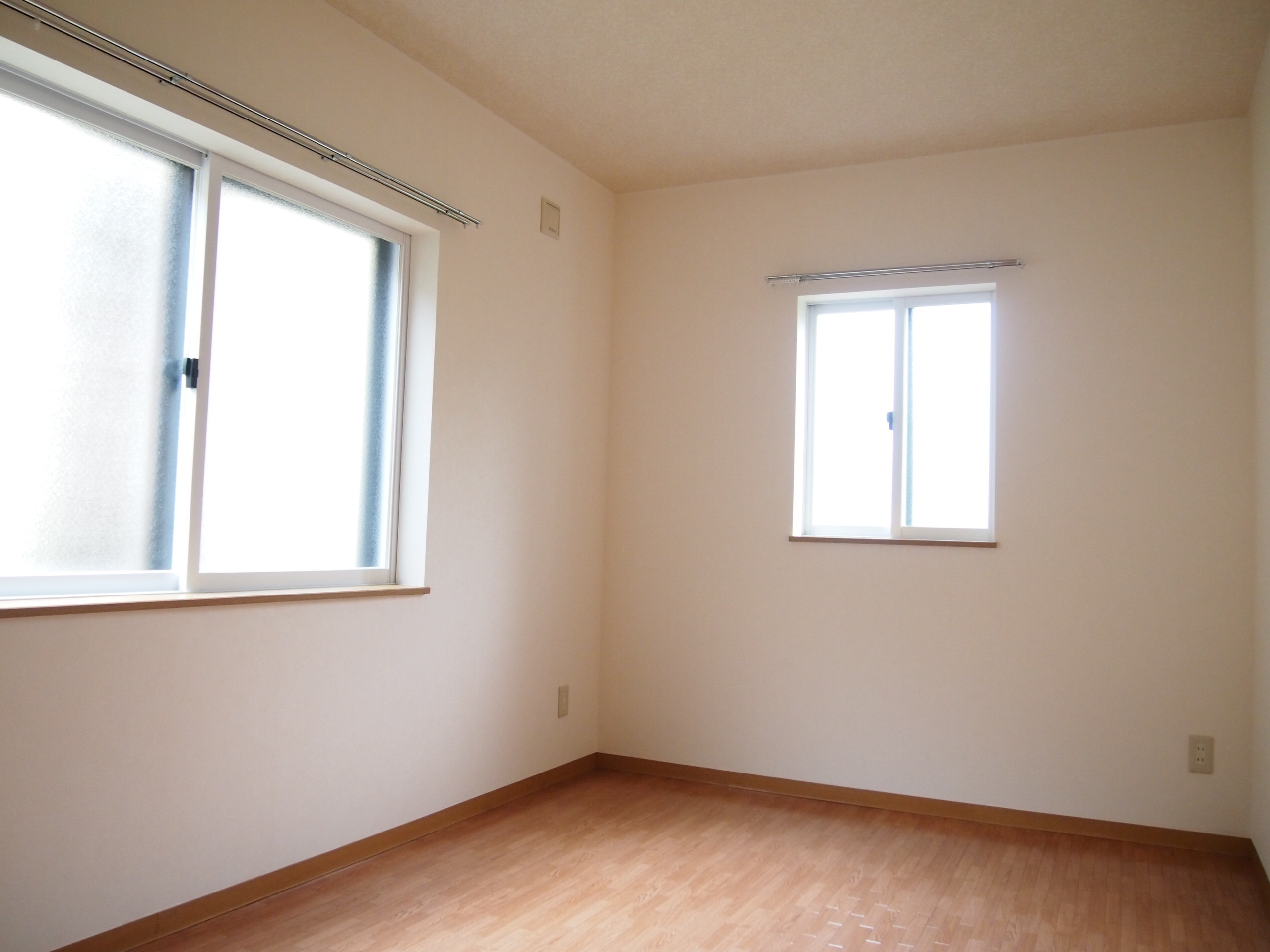 Other room space. 6 Pledge of Western-style east, There is a north-facing window! 