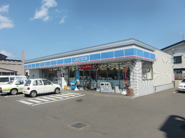 Convenience store. Lawson Sapporo Tomigaoka Article 3 store up (convenience store) 390m