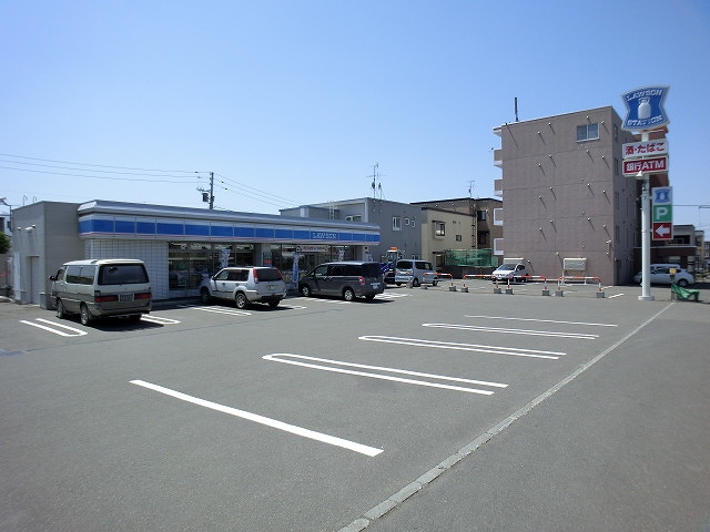 Convenience store. Lawson Sapporo Maeda Article 13 store up to (convenience store) 497m