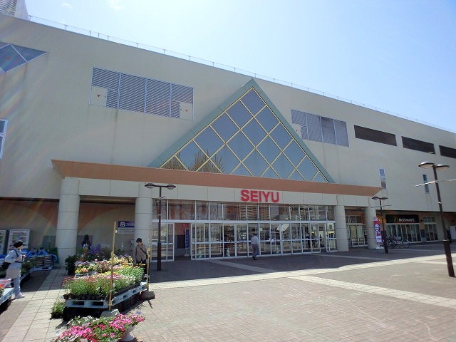 Supermarket. Seiyu Teine store up to (super) 1476m