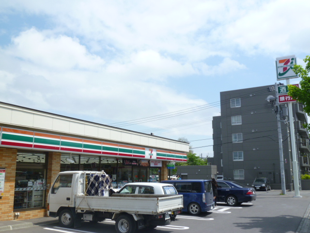 Convenience store. Seven-Eleven Sapporo Tsukisamu east Article 3 store up (convenience store) 232m