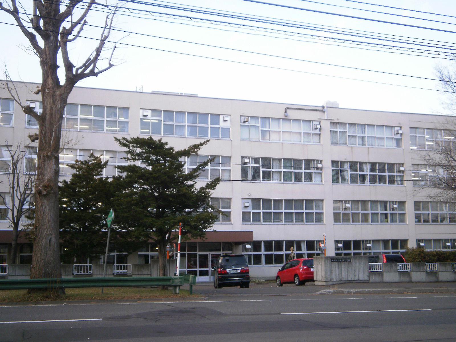 Junior high school. 1118m to Sapporo Municipal Tsukisamu junior high school (junior high school)