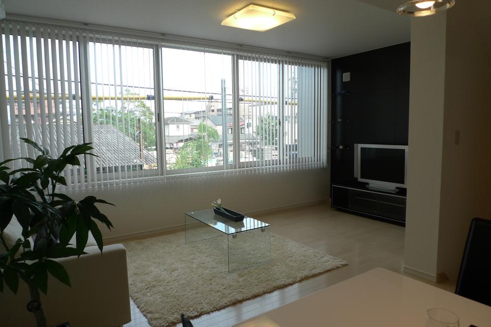 Same specifications photos (Other introspection). About 2.7m and the high ceiling of the living room is full of sense of openness, Space actually be felt widely than. Also, Glance does not take care in the large windows so the second floor of. (Same specifications)