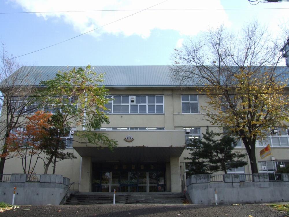 Primary school. Tsukisamu 480m to East Elementary School