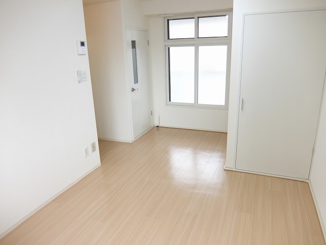 Living and room. It is also a good per in the southeast orientation day ☆ 