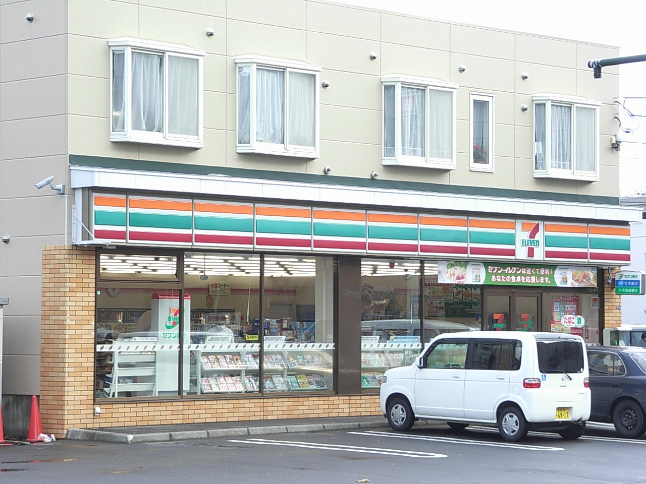 Convenience store. Seven-Eleven Sapporo Hiragishi Article 4 store up to (convenience store) 250m