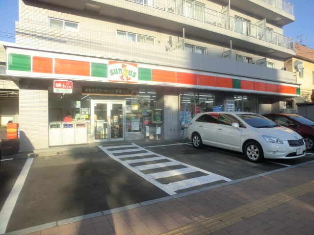 Convenience store. 559m until Thanksgiving Sumikawa Article 4 store (convenience store)